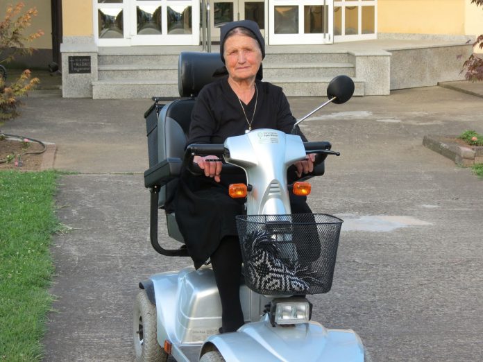 Nakon što su noge otkazale poslušnost na 35. hodočašću gospi od Anđela u Gornju Tramošnicu sin Pavo kupio joj motor