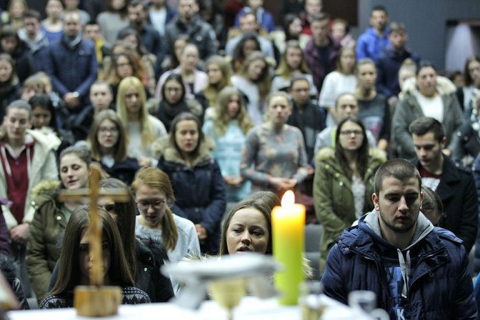 Studenti u prostoru kina »Forum« u Studentskom domu »Stjepan Radić« okupljaju se na mise zornice